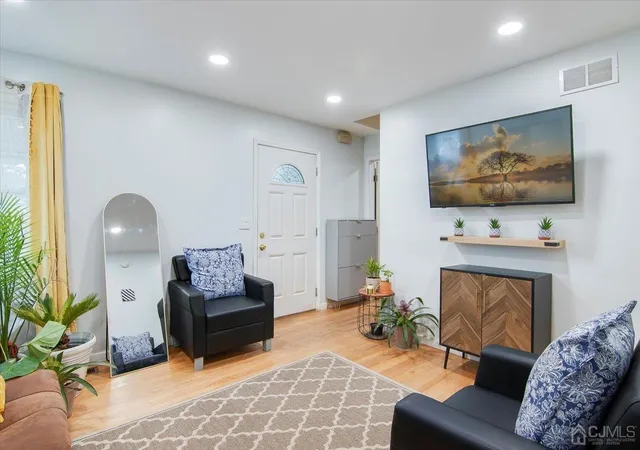 Photo 3 of Single family home for sale at 625 Fairview Ave, Piscataway, NJ 08854 | MLS# 2413371R | Listing updated on 2024-08-23