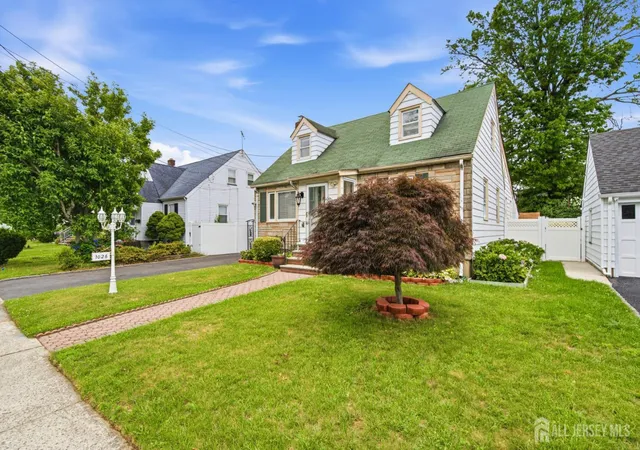 3rd image of 1026 Bashford Ave, Union, NJ 07083 | MLS# 2700603R