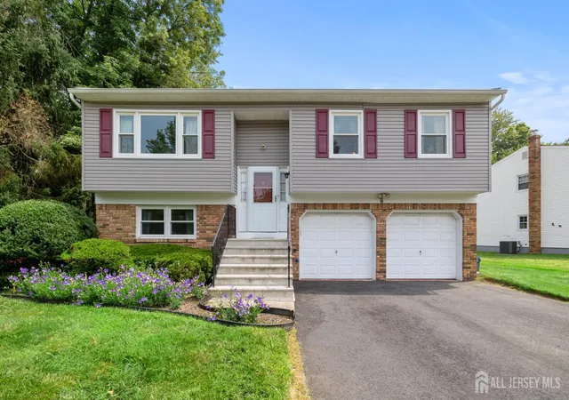 Photo 1 of Single family home for sale at 6 Michelle Ct, Ewing, NJ 08628 | MLS# 2606462R | Listing updated on 2026-03-19