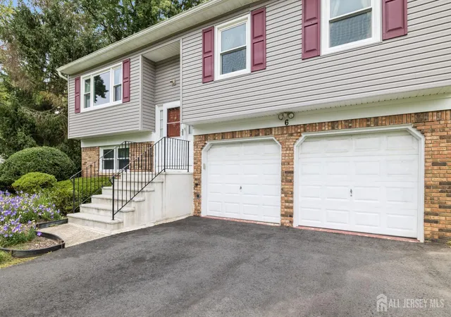 Photo 2 of Single family home for sale at 6 Michelle Ct, Ewing, NJ 08628 | MLS# 2606462R | Listing updated on 2026-03-19