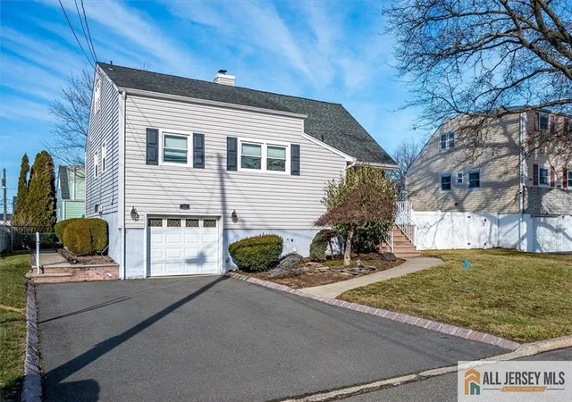 Photo 1 of Single family home for sale at 31 Marie Rd, Fords, NJ 08863 | MLS# 2661589M | Listing updated on 2026-04-04