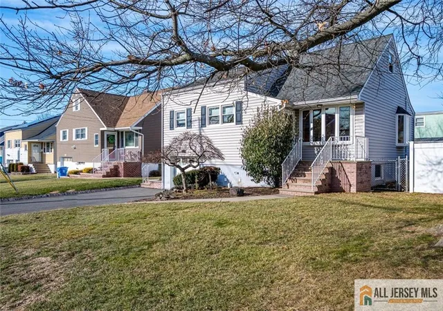 Photo 3 of Single family home for sale at 31 Marie Rd, Fords, NJ 08863 | MLS# 2661589M | Listing updated on 2026-04-04