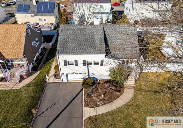 Photo 3 of Single family home for sale at 31 Marie Rd, Fords, NJ 08863 | MLS# 2661589M | Listing updated on 2026-04-04
