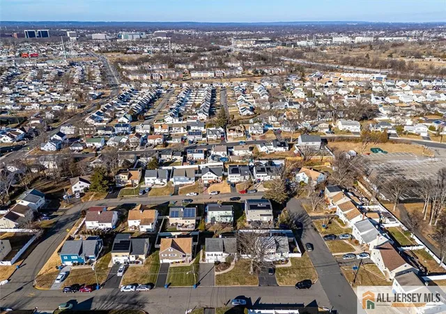 Photo 4 of Single family home for sale at 31 Marie Rd, Fords, NJ 08863 | MLS# 2661589M | Listing updated on 2026-04-04