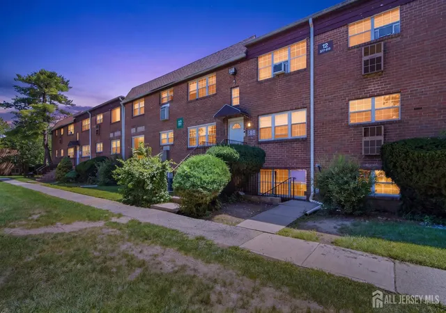 19th image of 304 College Dr, Edison, NJ 08817 | MLS# 2701428R