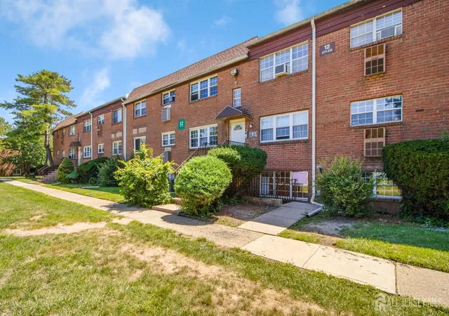 3rd image of 304 College Dr, Edison, NJ 08817 | MLS# 2701428R