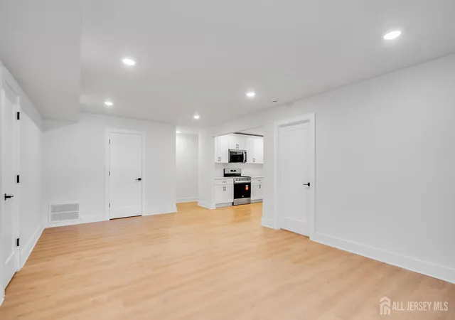 5th image of 304 College Dr, Edison, NJ 08817 | MLS# 2701428R