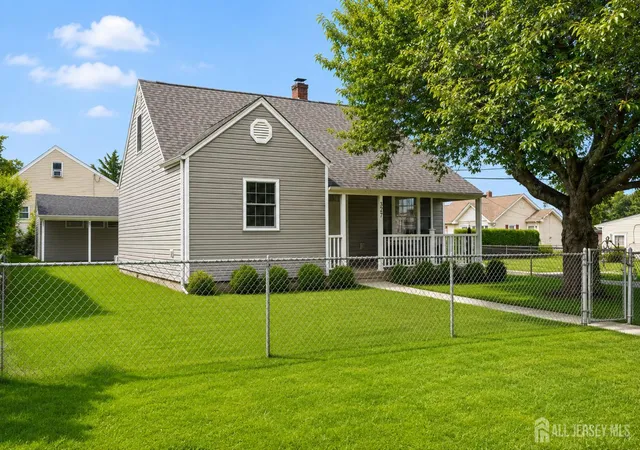 3rd image of 327 Woodland Ave, South Amboy, NJ 08879 | MLS# 2701263R