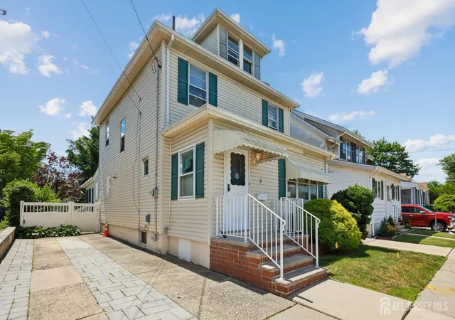 Photo 2 of Single family home for sale at 7 Johnson Pl, South River, NJ 08882 | MLS# 2617380R | Listing updated on 2026-09-25