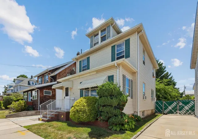 Photo 3 of Single family home for sale at 7 Johnson Pl, South River, NJ 08882 | MLS# 2617380R | Listing updated on 2026-09-25