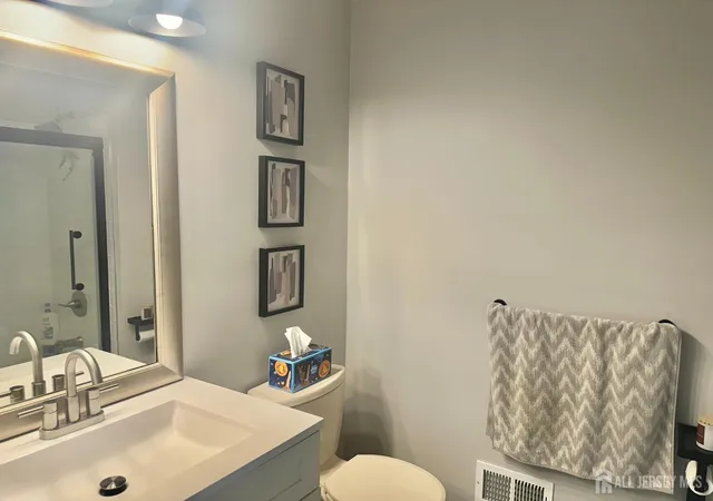 5th image of 41 Brighton Wy, North Brunswick, NJ 08902 | MLS# 2701089R