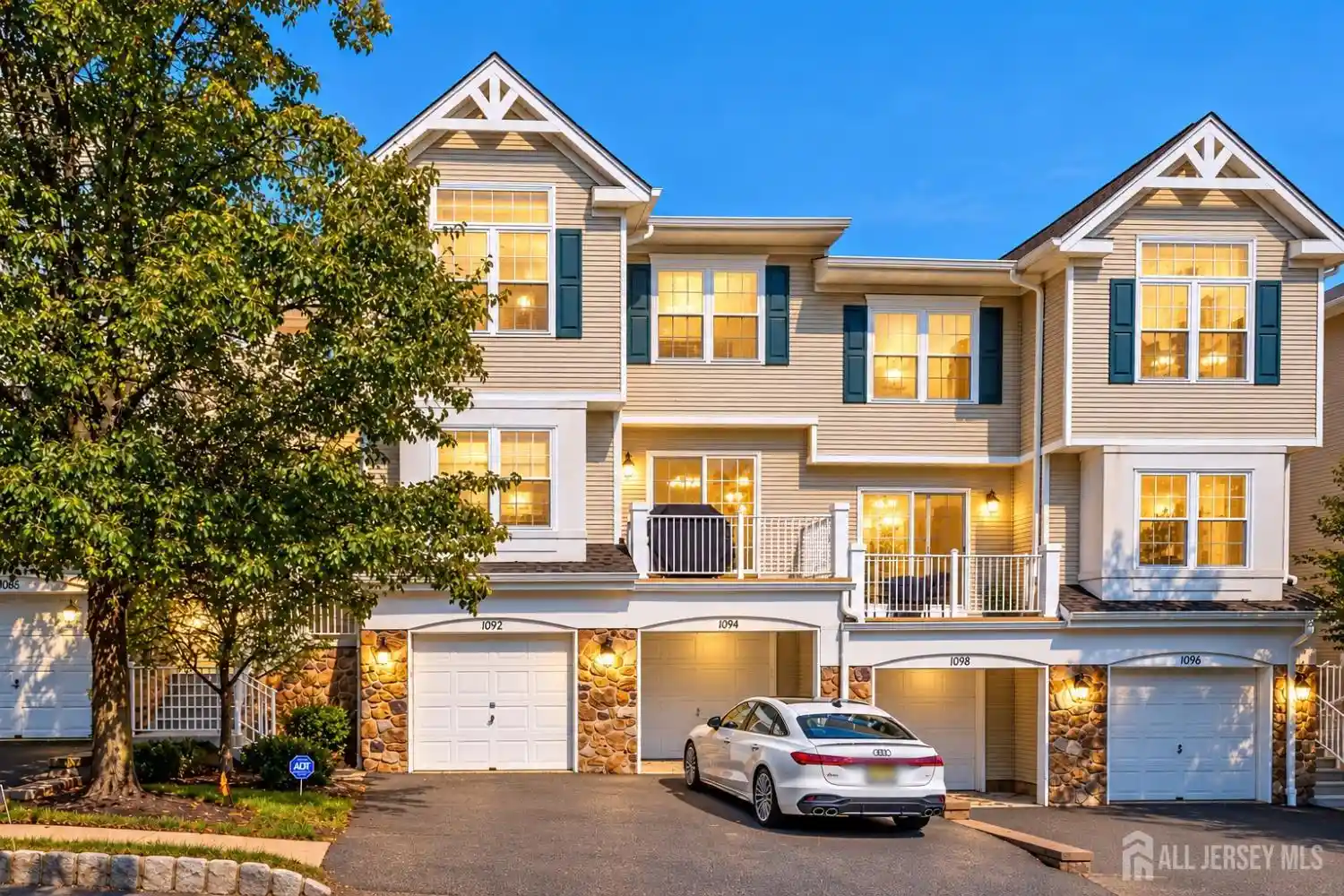 Townhouse for sale at 1092 Shadowlawn Dr, Green Brook, NJ 08812 | MLS# 2705688R