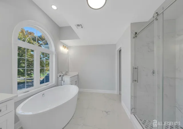 43rd image of 21 King St, Edison, NJ 08820 | MLS# 2617702R