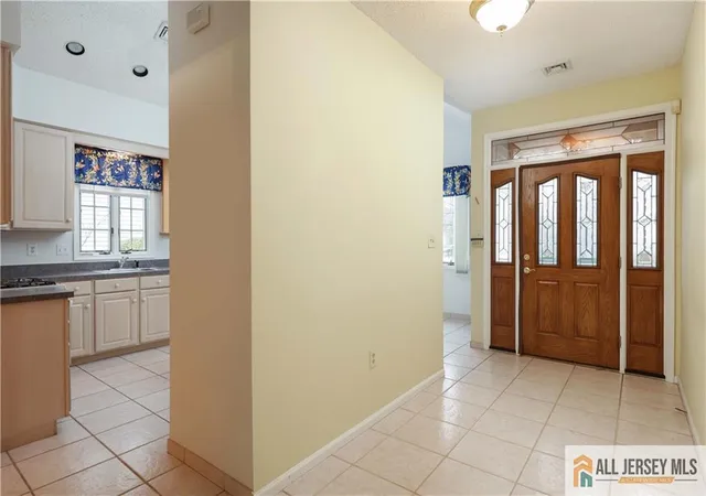 2nd image of 86 Leeds Ln, Monroe Township, NJ 08831 | MLS# 2661573M