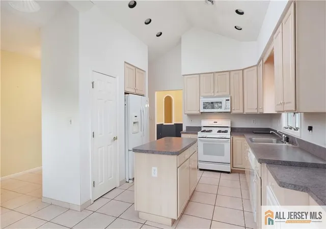 5th image of 86 Leeds Ln, Monroe Township, NJ 08831 | MLS# 2661573M
