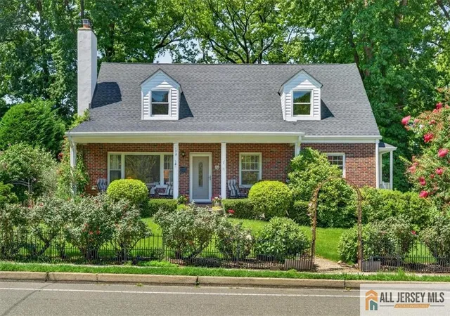 Photo 3 of Single family home for sale at 179 Lake Ave, Metuchen, NJ 08840 | MLS# 2770257M | Listing updated on 2026-09-12