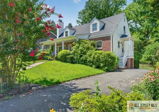 Photo 3 of Single family home for sale at 179 Lake Ave, Metuchen, NJ 08840 | MLS# 2770257M | Listing updated on 2026-09-12
