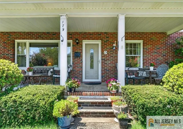 Photo 4 of Single family home for sale at 179 Lake Ave, Metuchen, NJ 08840 | MLS# 2770257M | Listing updated on 2026-09-12