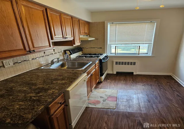 Photo 2 of Condo for sale at 22 W Roselle Ave #B, Roselle Park, NJ 07204 | MLS# 2603539R | Listing updated on 2025-10-22