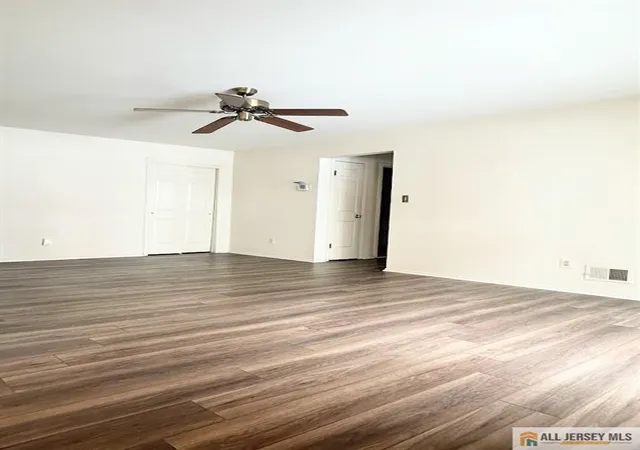 Homes for sale in Edison, NJ | 102 Keystone Ct, Edison, NJ 08817 | MLS# 2661230M