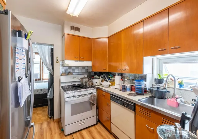 5th image of 73 Nichol Ave, New Brunswick, NJ 08901 | MLS# 2700897R