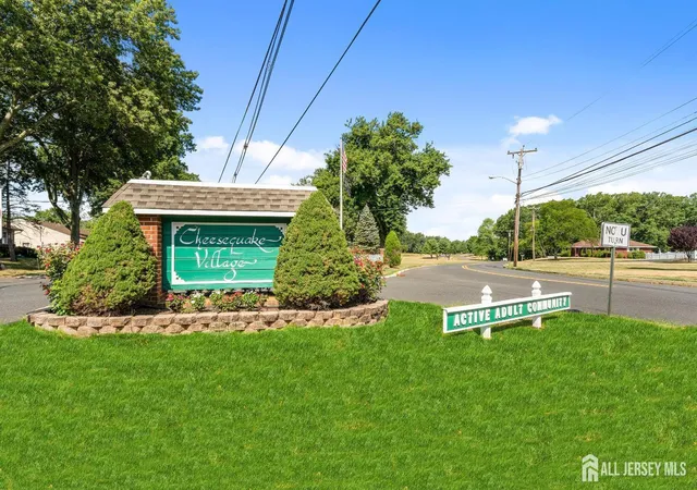 Homes for sale in Matawan, NJ | 5 Pennsylvania Dr, Matawan, NJ 07747 | MLS# 2700253R