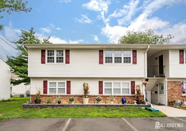 Homes for sale in Matawan, NJ | 5 Pennsylvania Dr, Matawan, NJ 07747 | MLS# 2700253R