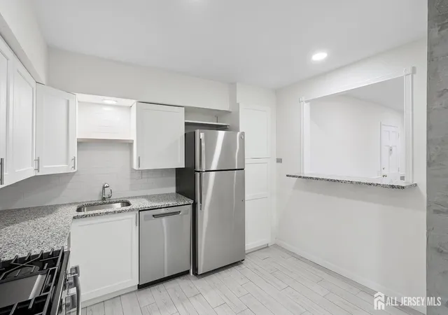 Homes for sale in Matawan, NJ | 5 Pennsylvania Dr, Matawan, NJ 07747 | MLS# 2700253R