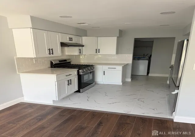 2nd image of 1008 Hidden Village Dr, Perth Amboy, NJ 08861 | MLS# 2701775R