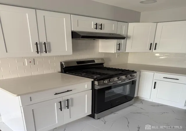 3rd image of 1008 Hidden Village Dr, Perth Amboy, NJ 08861 | MLS# 2701775R
