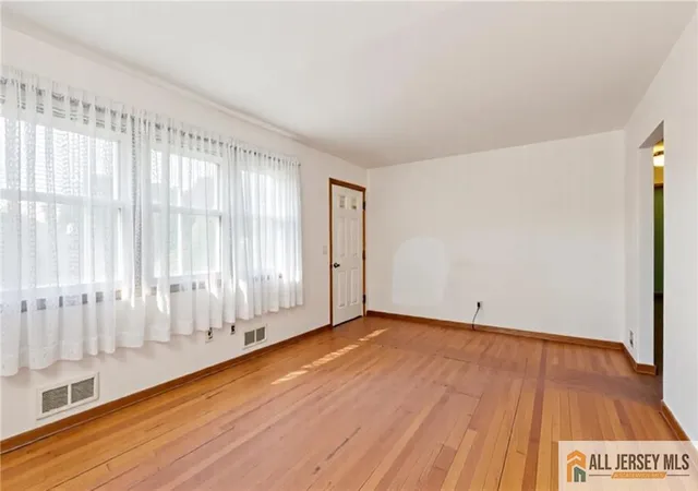Photo 4 of Single family home for sale at 114 Hamilton Blvd, Piscataway, NJ 08854 | MLS# 2660420M | Listing updated on 2025-11-20