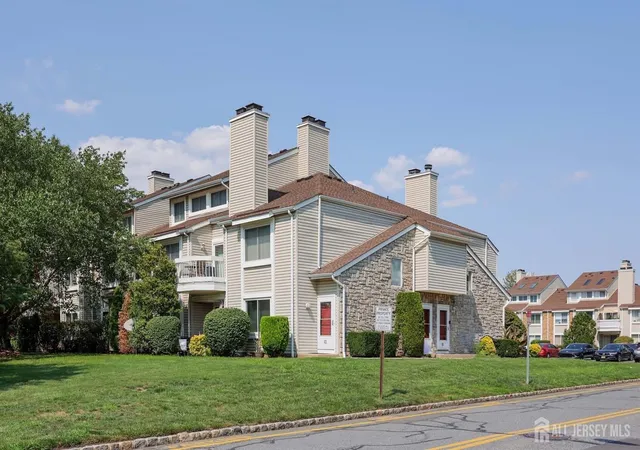 1st image of 90 Farnham Sq #290, Parlin, NJ 08859 | MLS# 2702320R