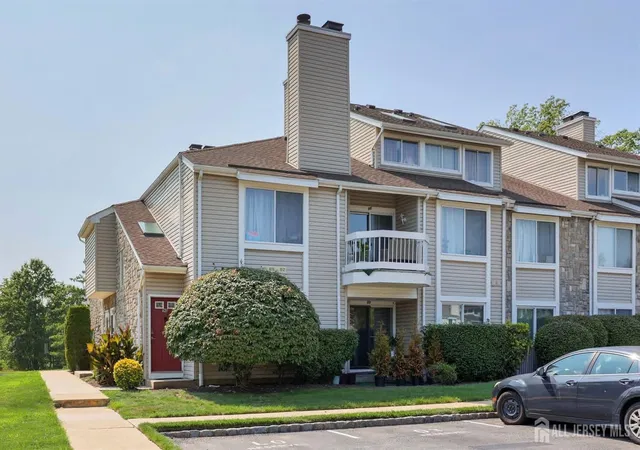 3rd image of 90 Farnham Sq #290, Parlin, NJ 08859 | MLS# 2702320R