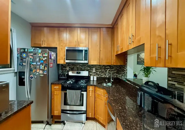 3rd image of 12 Palm Ct, Edison, NJ 08820 | MLS# 2702037R