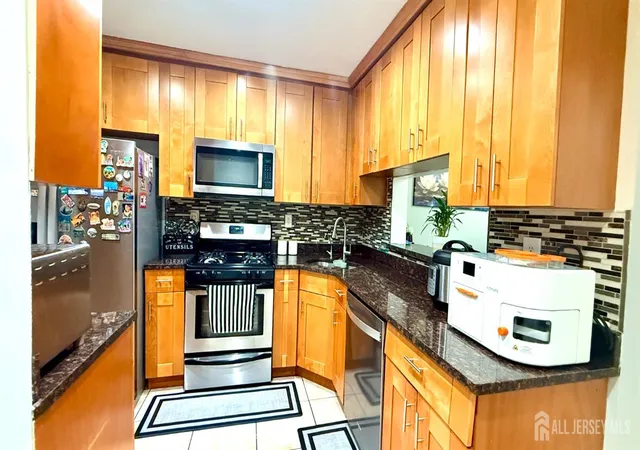 5th image of 12 Palm Ct, Edison, NJ 08820 | MLS# 2702037R