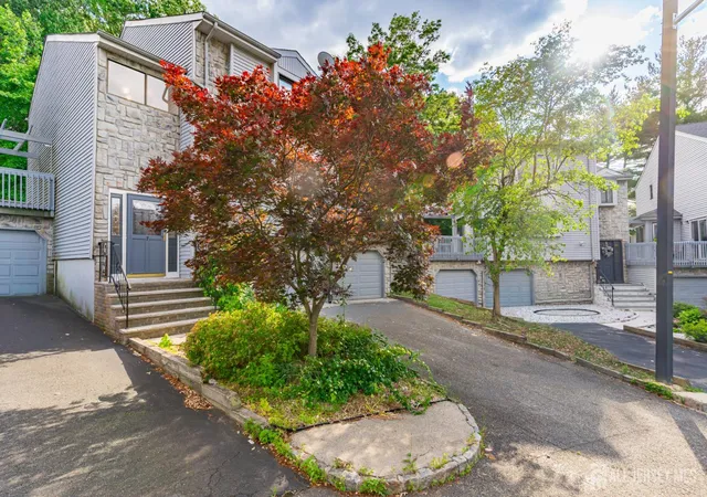 2nd image of 7 Firethorn Ct, East Brunswick, NJ 08816 | MLS# 2617701R