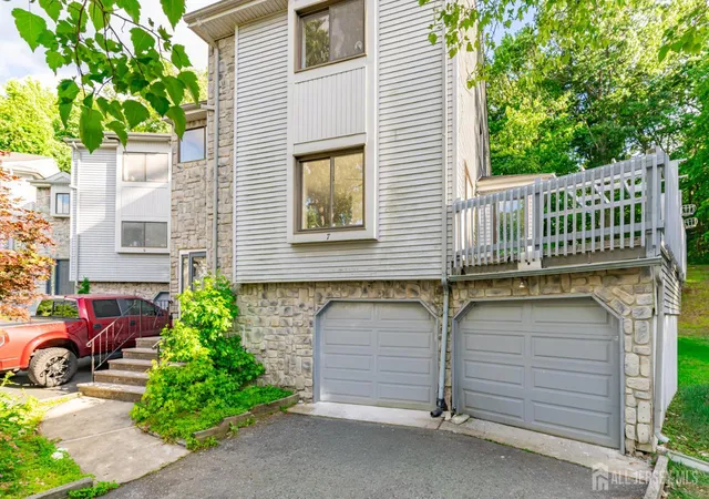 3rd image of 7 Firethorn Ct, East Brunswick, NJ 08816 | MLS# 2617701R
