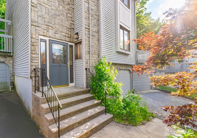 4th image of 7 Firethorn Ct, East Brunswick, NJ 08816 | MLS# 2617701R