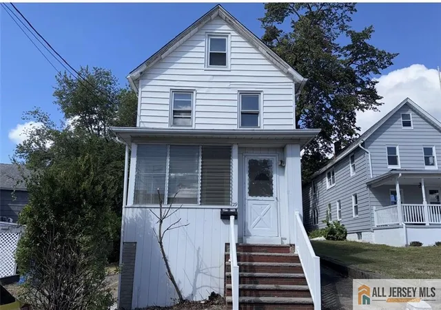 Photo 1 of Single family home for sale at 29 Smullen St, Sayreville, NJ 08872 | MLS# 2660465M | Listing updated on 2025-10-23