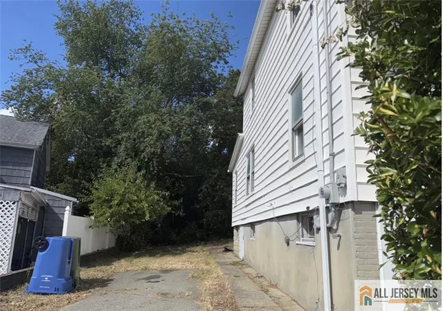 Photo 3 of Single family home for sale at 29 Smullen St, Sayreville, NJ 08872 | MLS# 2660465M | Listing updated on 2025-10-23
