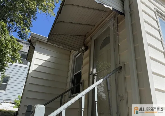Photo 3 of Single family home for sale at 29 Smullen St, Sayreville, NJ 08872 | MLS# 2660465M | Listing updated on 2025-10-23