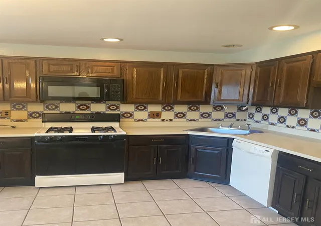 3rd image of 264 Palombi Ct, East Brunswick, NJ 08816 | MLS# 2615097R
