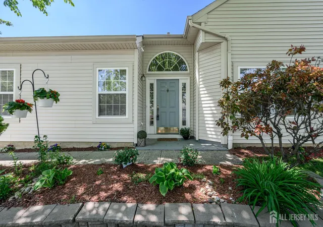 2nd image of 70 Vineyard Ct, Monroe Township, NJ 08831 | MLS# 2614794R