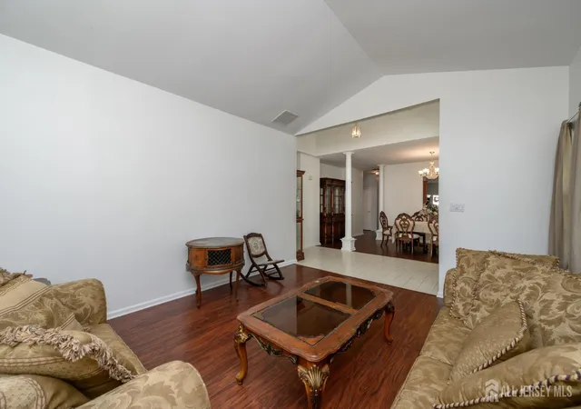 5th image of 70 Vineyard Ct, Monroe Township, NJ 08831 | MLS# 2614794R
