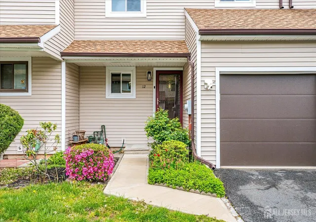 3rd image of 12 Tulip Ct, Edison, NJ 08820 | MLS# 2617828R