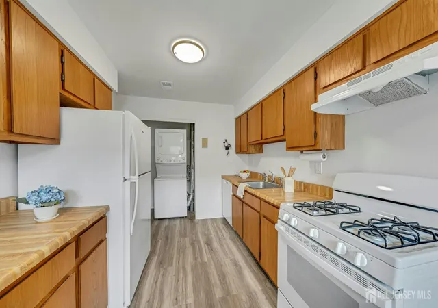 Photo 4 of Condo for sale at 1520 Raspberry Ct, Edison, NJ 08817 | MLS# 2701721R | Listing updated on 2026-09-11