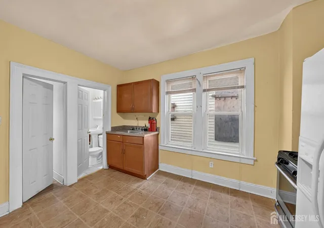 3rd image of 128 Suydam St, New Brunswick, NJ 08901