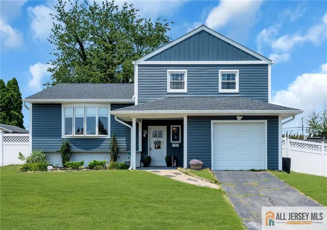 Photo 1 of Single family home for sale at 25 Fanwood Dr, Sayreville, NJ 08872 | MLS# 2770009M | Listing updated on 2026-07-15