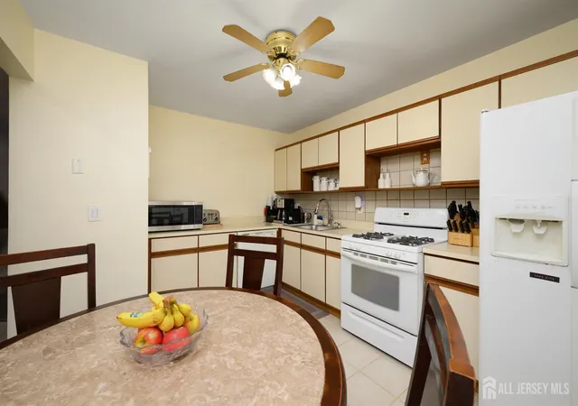 3rd image of 136 Woodmere Dr, Parlin, NJ 08859 | MLS# 2701167R