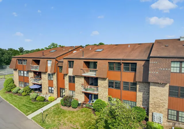 2nd image of 204 C Sierra Ct, Woodbridge, NJ 07095
